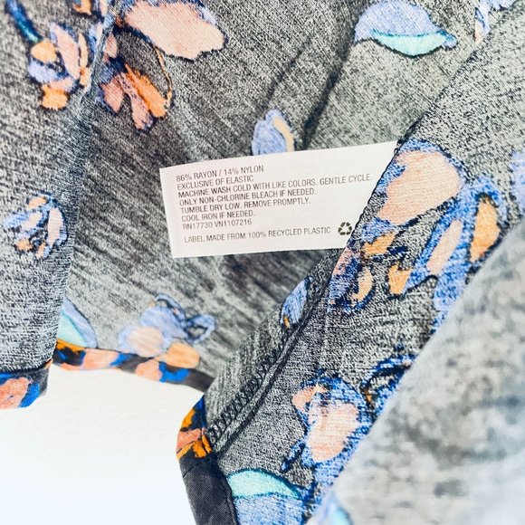 Ava & Viv Women's Top Size 1X Black Peplum Floral Print Long Sleeve Plus New - Picture 9 of 10